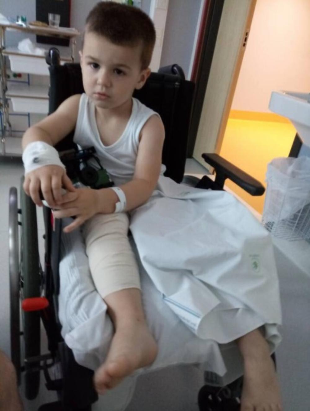 OGNJENA(3) JE UDARIO BICIKLISTA NAKON ČEGA JE DOŽIVEO PRELOM BUTNE KOSTI  