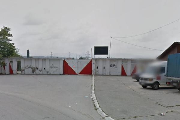 U pucnjavi kod stadiona u Leskovcu ubijen pas napadnutog mladića, a RANJENI NEĆE DA OTKRIJE NAPADAČA!