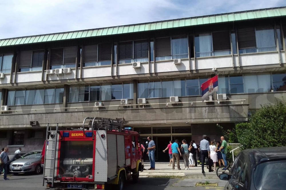 UOPŠTE NIJE TREBALO DA BUDE NA POSLU! Darko (50) je prekinuo godišnji odmor, ispratio dete na put, pa se ugušio u Narodnoj biblioteci