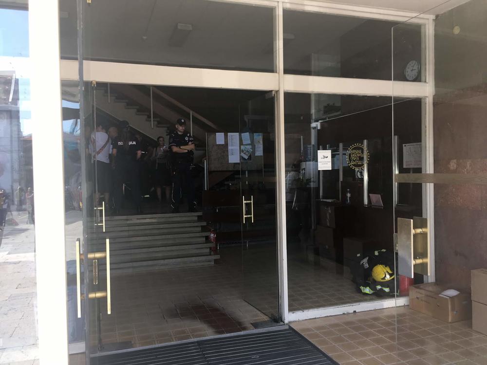  Naša ekipa se na licu mesta uverila da su sve hitne službe na nogama.  