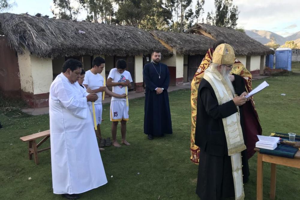 OVO JE HIT! Mitropolit Amfilohije KRSTIO PERUANCE u prestonici Inka!