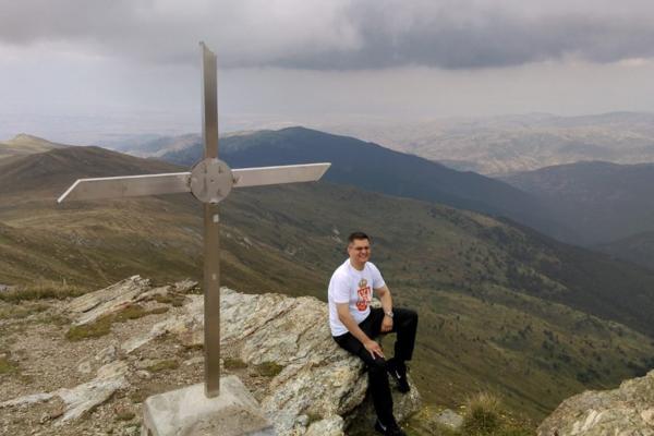 SRBINE, STANI, OVDE LEŽE ONI: Jeremić se popeo na KAJMAKČALAN, pa citirao velikog srpskog pesnika (FOTO)
