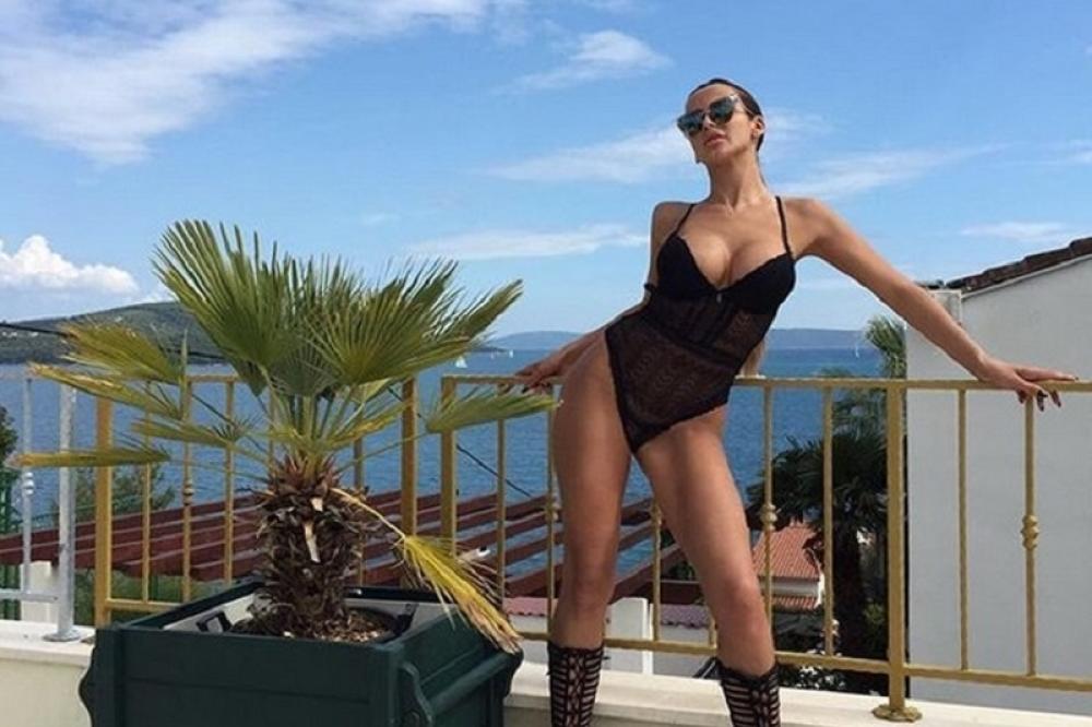 U ZADRUZI ĆE HRVATICA ZAPRŽITI ČORBU: Ona je skandal majstor, iza sebe ima po*no snimak, bila je Tuđmanova snaja, a uskoro je gledamo u rijalitiju!