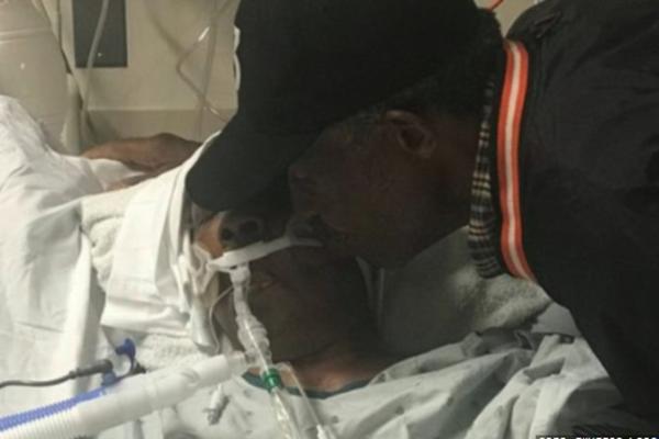 IMA 98 GODINA, A NIJE MU TEŠKO DA SVAKI DAN PEŠAČI 20 KILOMETARA ZBOG NJE: Ova priča će vas uveriti da PRAVA LJUBAV ipak postoji!