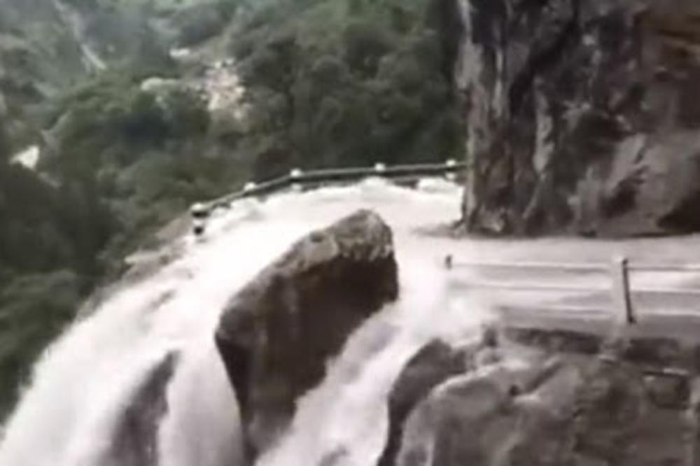 KUME, JE L SI STVARNO KRENUO TUDA DA PROTERAŠ? Vozač objavio NESTVARAN snimak vožnje iznad provalije! (VIDEO)