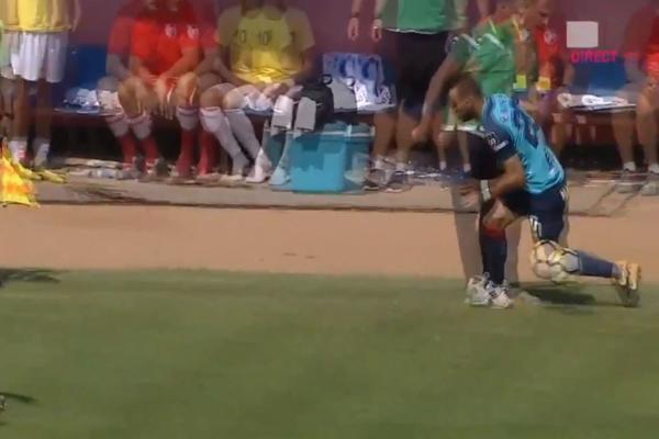 Trener zaustavio protivničkog igrača: Ono kad poželiš da si ti na terenu!