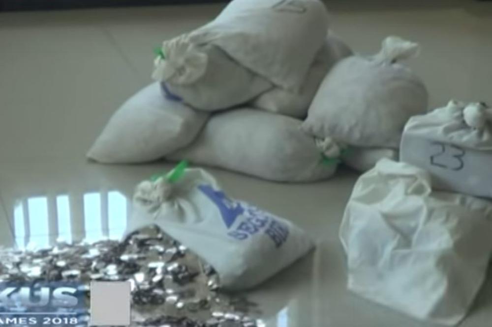 OČIGLEDNO JE MNOGO MRZI: Indonežanin isplatio bivšoj supruzi alimentaciju u kovanicama teškim 890 kilograma!