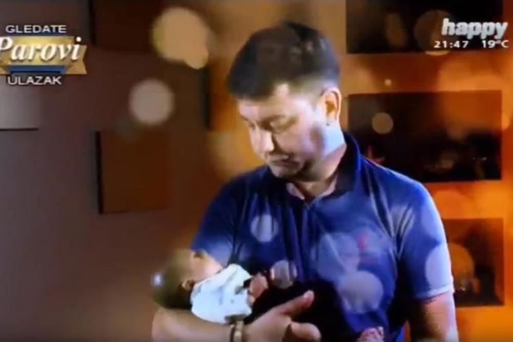 DA LI JE OVO ZA OSUDU?! Ivan Marinković ušao u Parove s bebom! (FOTO)