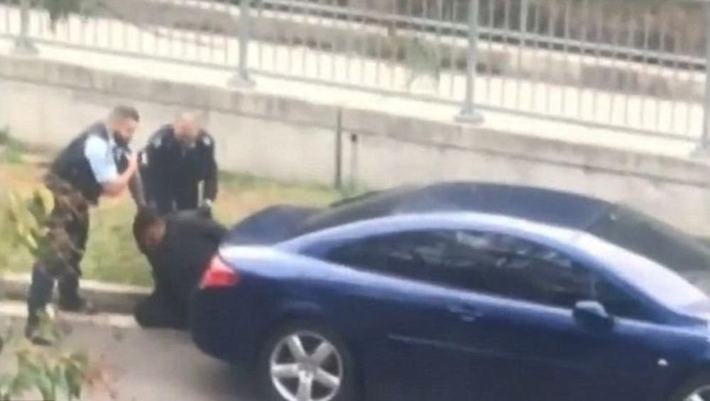 Policija ga je jedva savladala  