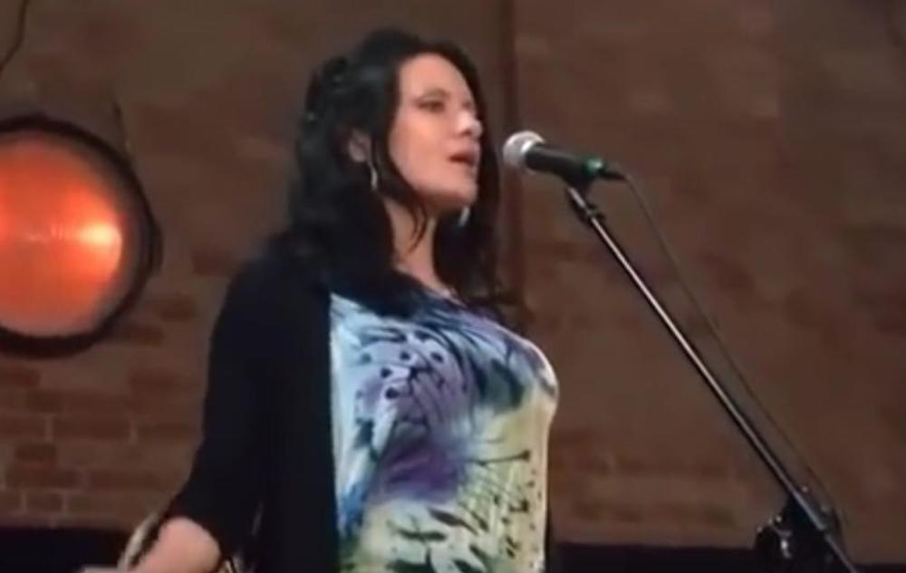 Pevačica iz grupe Zana 