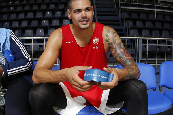 Espreso paparaco: Pronašli smo Maika Cirbesa, problemi sa prelepom devojkom su sada samo daleka prošlost