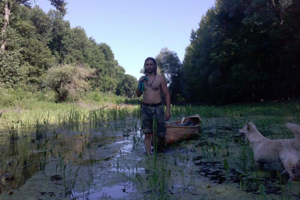 JOVAN IZ KAĆA JE NAPUSTIO GRAĐEVINSKU FIRMU I OTIŠAO DA ŽIVI USRED ŠUME: Tvrdi da nije bio bolestan 5 GODINA (FOTO)