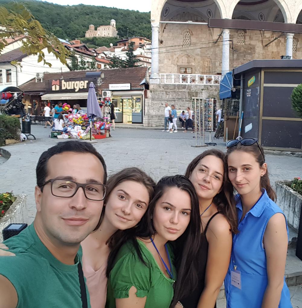 Ante sa drugaricama iz komšiluka  