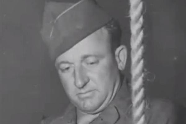 KOPRCAO SE 14 MINUTA PRE NEGO ŠTO JE UMRO: Ovaj Amerikanac je obesio 106 NACISTA, a njegova životna priča je potpuno SULUDA!