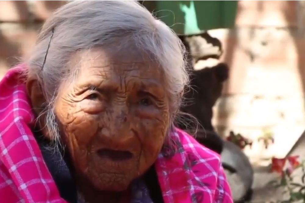 BAKA JULIJA ĆE USKORO PROSLAVITI 118 ROĐENDAN! Uprkos starosti svira i peva! (VIDEO)