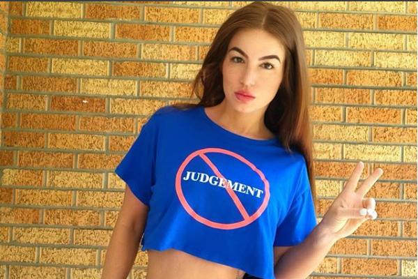 DOKTORKA ZBOG KOJE SVI ŽELE DA SE RAZBOLE: Ima 400.000 pratilaca na Instagramu, a kada vidite kako izgleda, shvatićete ZAŠTO SVI UZDIŠU ZA NJOM! (FOTO)