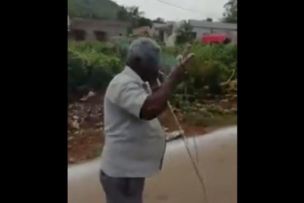 JAČI OD VOJSKE: Ovaj tip ispaljuje 10 raketa u minutu, i to uz pomoć CIGARETE! (VIDEO)