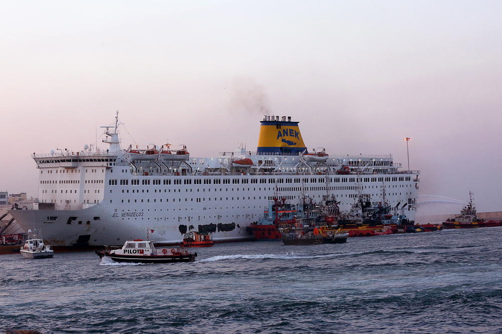 POŽAR NA TRAJEKTU U GRČKOJ! Na brodu više od 1.000 LJUDI! (FOTO)