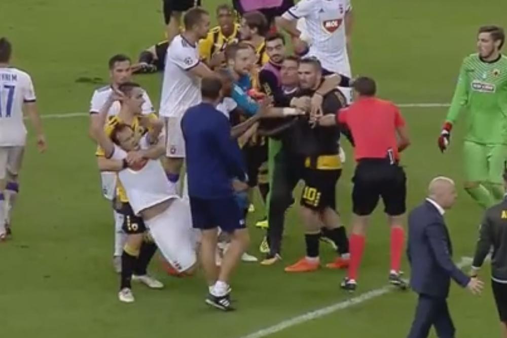 Frka u Atini! Hrvat napao Danka Lazovića, šutnuo ga iz sve snage, jedva su uspeli da ga odvoje od njega!