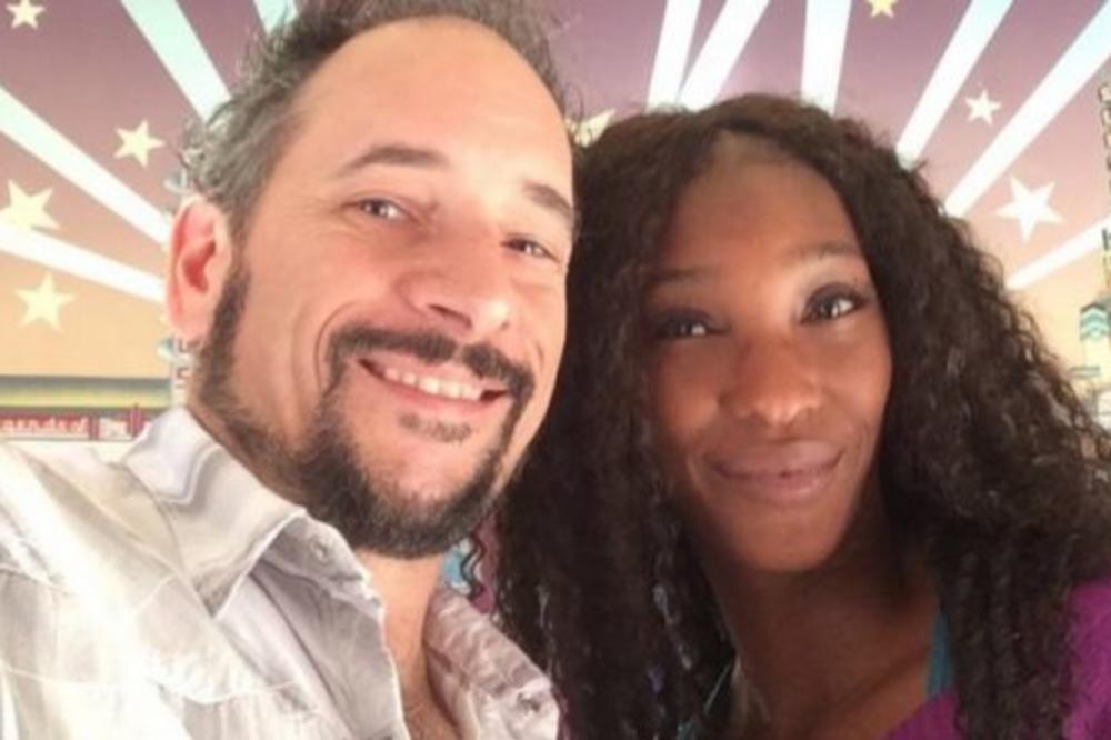 UPOZNAO SAM SPONZORUŠU PREKO INTERNETA I OŽENIO JE:  Ona je želela novac, a ja ljubav!