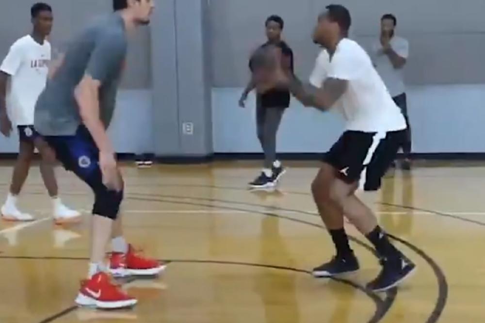 Melo krenuo lopatom na bager i prošao... As Hjustona učinio da Bobi Marjanović izgleda kao malo dete