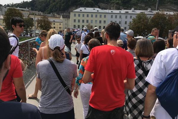 Salcburg, Salcburg, zvezdaški je grad! Crveno-beli navijači okupirali Austriju, zakazan je i brutalan korteo
