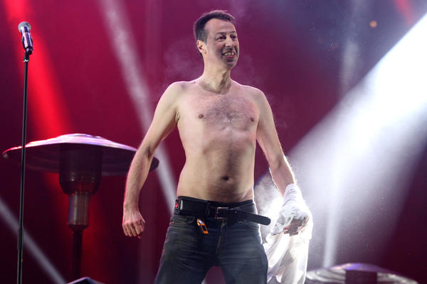 Ljudi, šljivovica daje krila! Prljavi Inspektor Blaža razgalio Delije pred istorijsku utakmicu u Salcburgu!