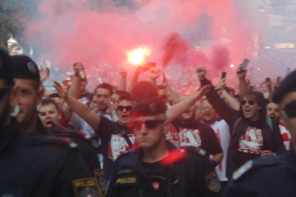 NEMA TOG ZAKONA KOJI MOŽE DELIJE OD ZVEZDE DA OTERA: Nakon meča ludnica i pesma zvezdaša na praznom Enfildu!