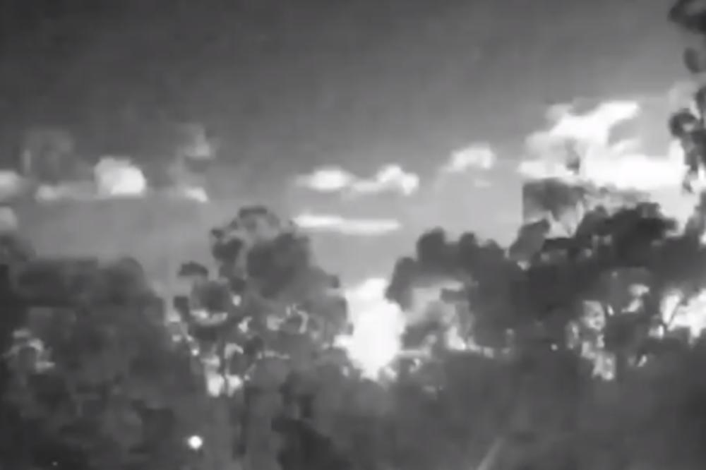 SNIMLJEN TRENUTAK KAD JE NA NEBU EKSPLODIRALA VATRENA KUGLA: Stanovnici u ČUDU, niko ne zna šta se zapravo dogodilo! (FOTO) (VIDEO)