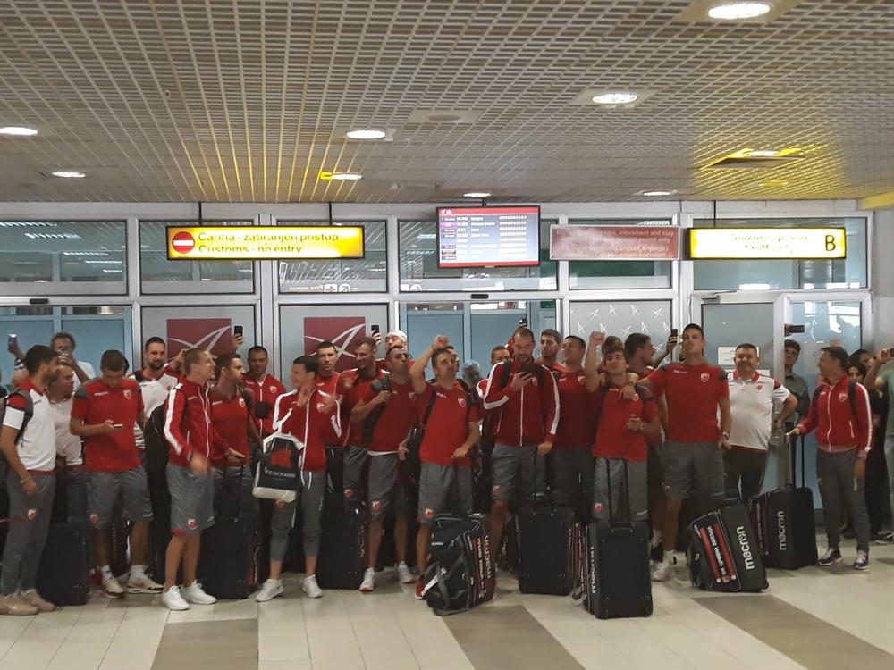 Doček fudbalera Crvene zvezde na aerodromu  