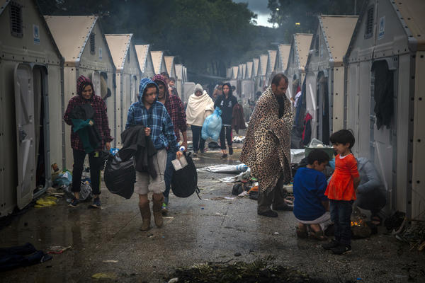 DECA OVDE SVAKODNEVNO POKUŠAVAJU DA SE UBIJU: Pobegli su od rata u Siriji, da bi ih u Grčkoj dočekao još veći pakao!
