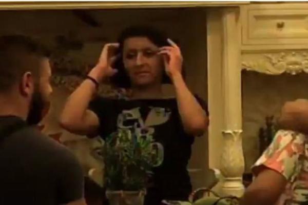 POTRESNA ISPOVEST UČESNICE PAROVA: Njena majka je pokušala da ZAPALI baku, pa je polila sebe benzinom, bivši ju je maltretirao...