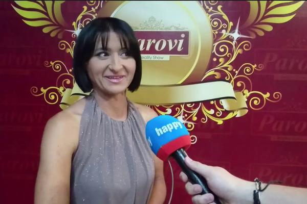 ISPLIVALI RANI RADOVI ČUVENE ŽIZELE: Pre popularnosti u "Parovima", NUDILA se JAVNO MUŠKARCIMA! (VIDEO)