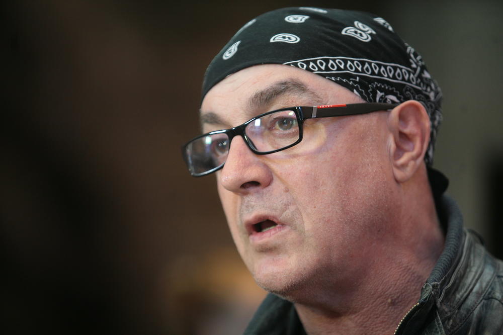 DEVOJČICA KO SA NASLOVNICA MAGAZINA!NIKADA JE NISMO VIDELI U JAVNOSTI:Oliver Mandić uslikan sa mezimicom,NEODOLJIVA