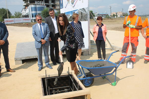 MINISTARKA DOHVATILA LOPATU: Postavljen KAMEN TEMELJAC za zgradu pravosudnih organa u Kragujevcu! (FOTO)