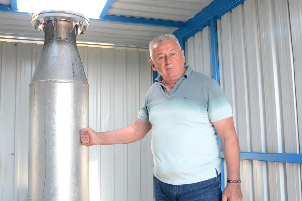 Velja Ilić objašnjava kako funkcioniše protivgradni top  