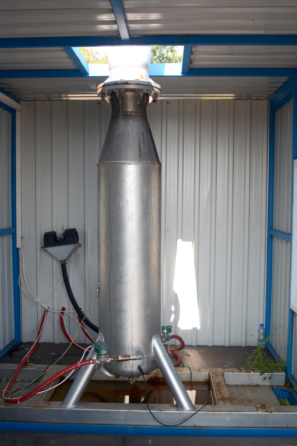 Levak kroz koji protiče acetilen  