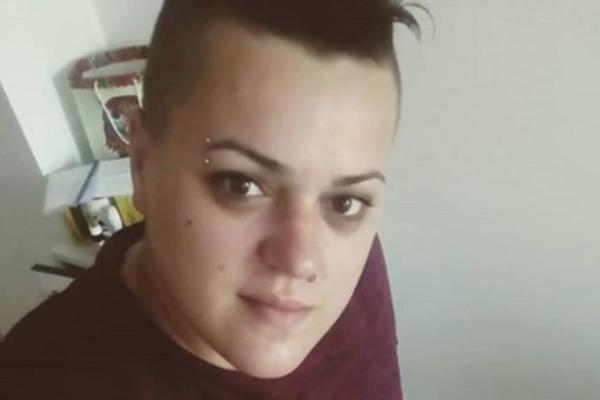 EKSKLUZIVNI ESPRESO PAPARACO: Sanja Jakšić pozira u SUKNJI!