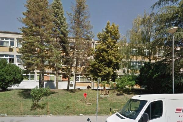 Roditelji đaka OŠ Zmaj Jova Jovanović OČAJNI: Menjaju im učitelja TREĆI put za DVE GODINE, najavljuju BOJKOT NASTAVE!