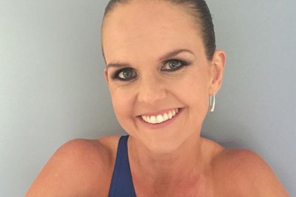 MOGLA SI DA FOTOŠOPIRAŠ TE ODVRATNE STRIJE! Majka šestoro dece ne krije svoje telo posle POROĐAJA i zbog toga je OSUĐUJU (FOTO)