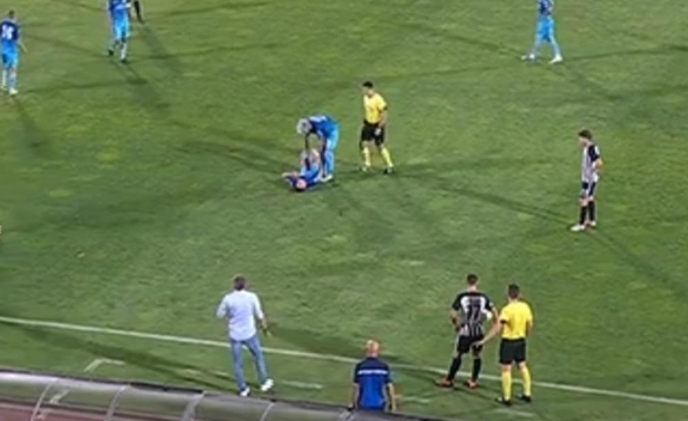 Igrač Bačke leži na terenu posle starta  