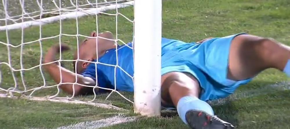 Igrač Bačke leži na terenu posle udarca koji je dobio  