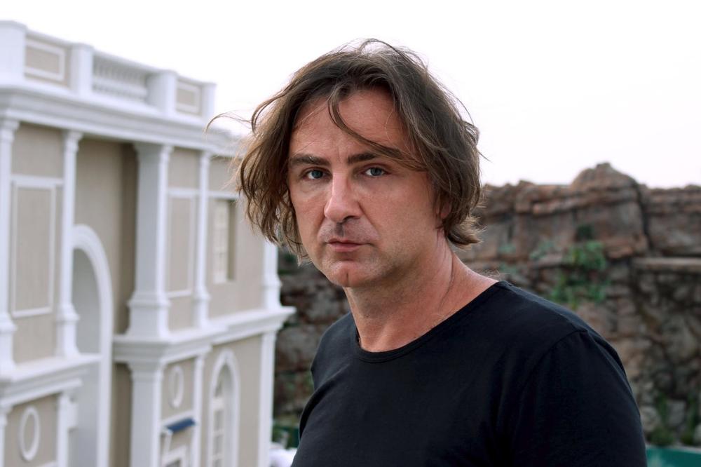 PREKINUTA EMISIJA NA PINKU ZBOG TUČE: Skočila na njega pa počela da VRIŠTI, čeka se reakcija Mitrovića!