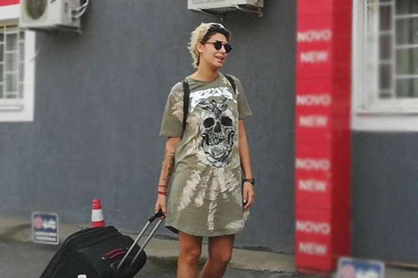 NE ZNAM NI KO SU, NI ŠTA SU! DOLAZE NA PREGLED NAPUCANE I NA ŠTIKLAMA, A NE UMEJU REČENICU DA SASTAVE: Mina Vrbaški oštro u KARANTINU o novim učesnicama ZADRUGE!