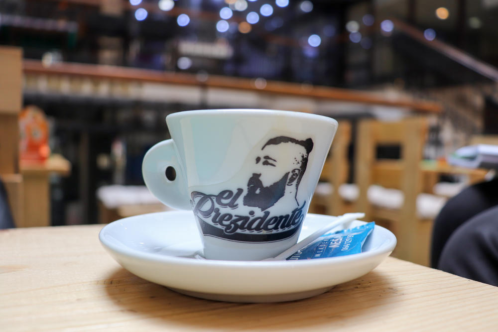 Logo Belog na šoljici kafe  