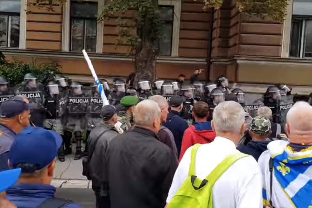 BURNO U SARAJEVU! Na protestu BIVŠIH BORACA došlo do sukoba sa policijom, ima i povređenih! (VIDEO)