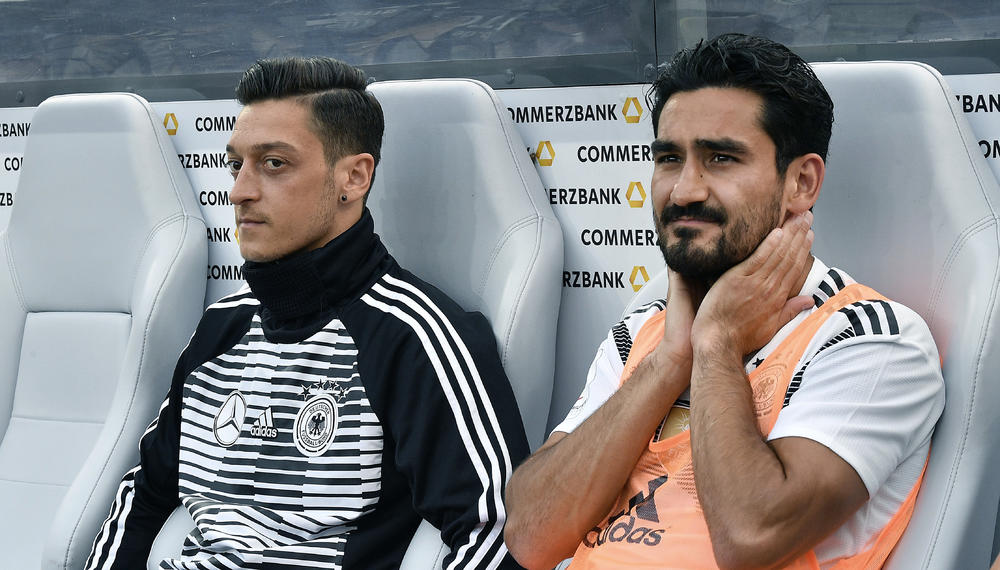 Mesut Ozil i Ilkaj Gundogan  