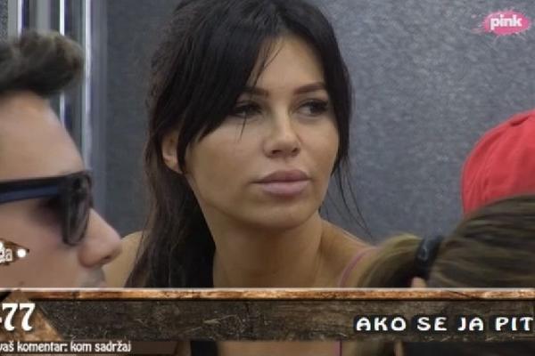 VRELA STANIJA POKAZALA OBLINE, NIKAD BOLJE NIJE IZGLEDALA! Mnogi prepoznali plastične operacije na njenom telu