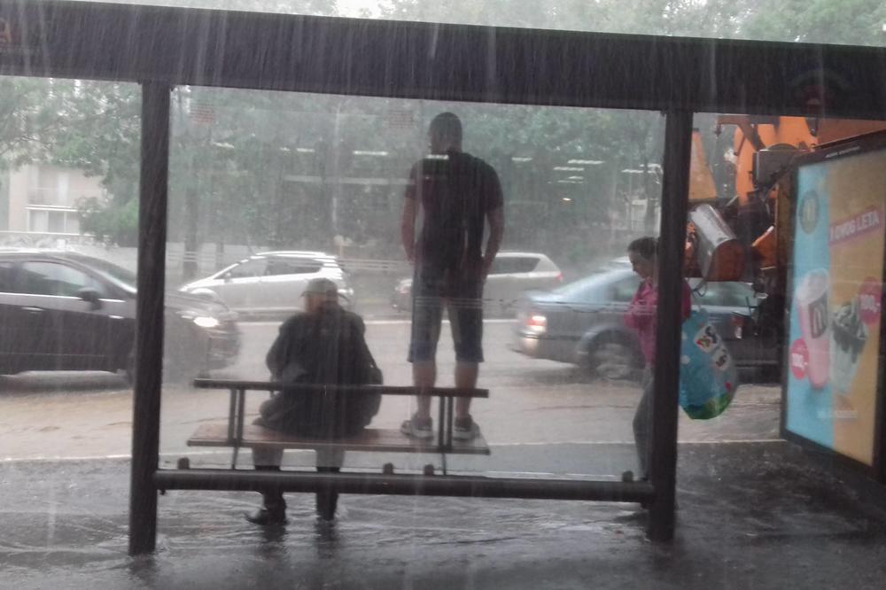 Grad samo što nije pogodio i ove delove Srbije! RHMZ izdao hitno upozorenje! Sprema se totalni haos!