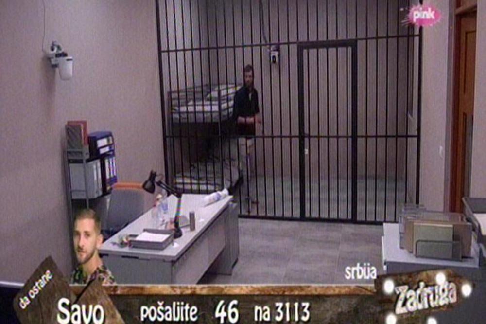 ZAVRŠIO IZA REŠETAKA: Zadrugar plakao i molio produkciju da ga puste! (VIDEO)